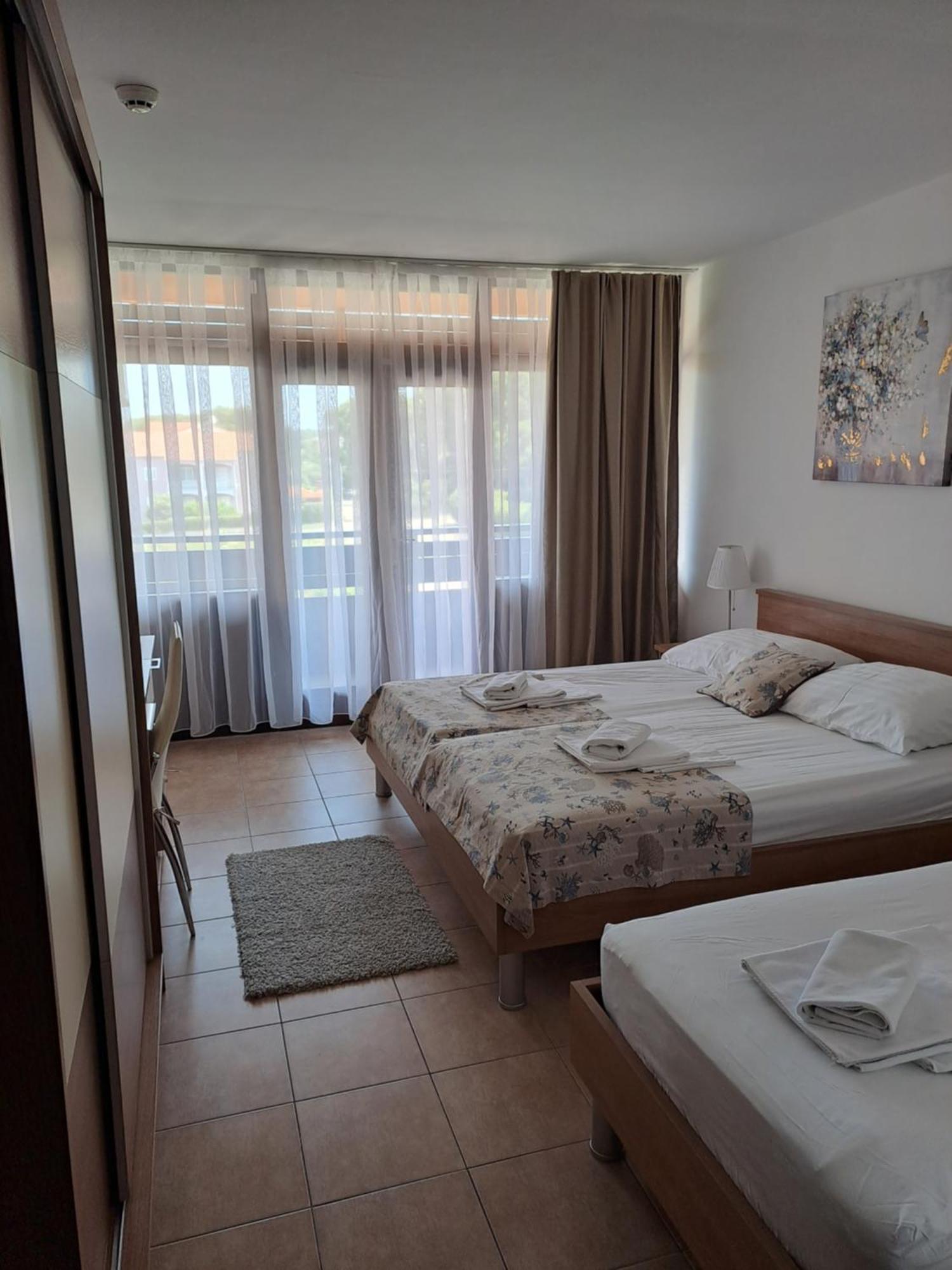 ביוגראד נה מורו Hotel Albamaris מראה חיצוני תמונה